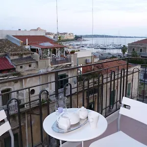 Le Grand Bleu Siracusa - One Hundred Steps From Ortigia -sea View - Bed & Breakfast Syracuse